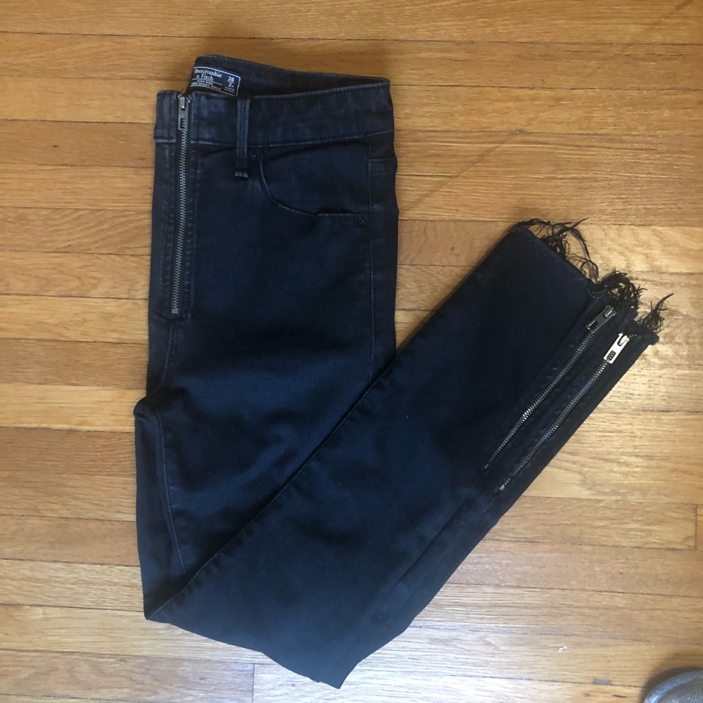 Black high rise skinny cropped jeans